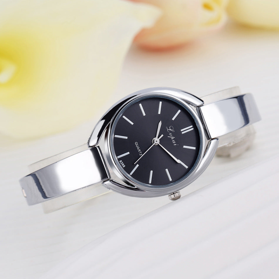 Fashionable alloy quartz watch with drill
