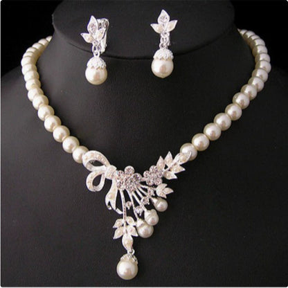 Wedding ladies, bridal ornaments, wedding gowns, pearls, necklaces, earrings, jewelry sets